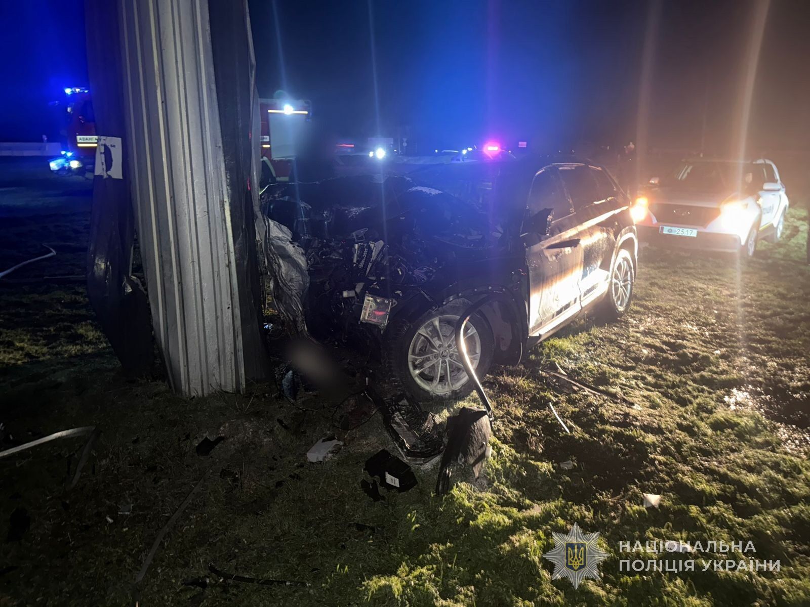 На Одещині авто влетіло в бетонну стелу: загинуло 3 особи. Фото