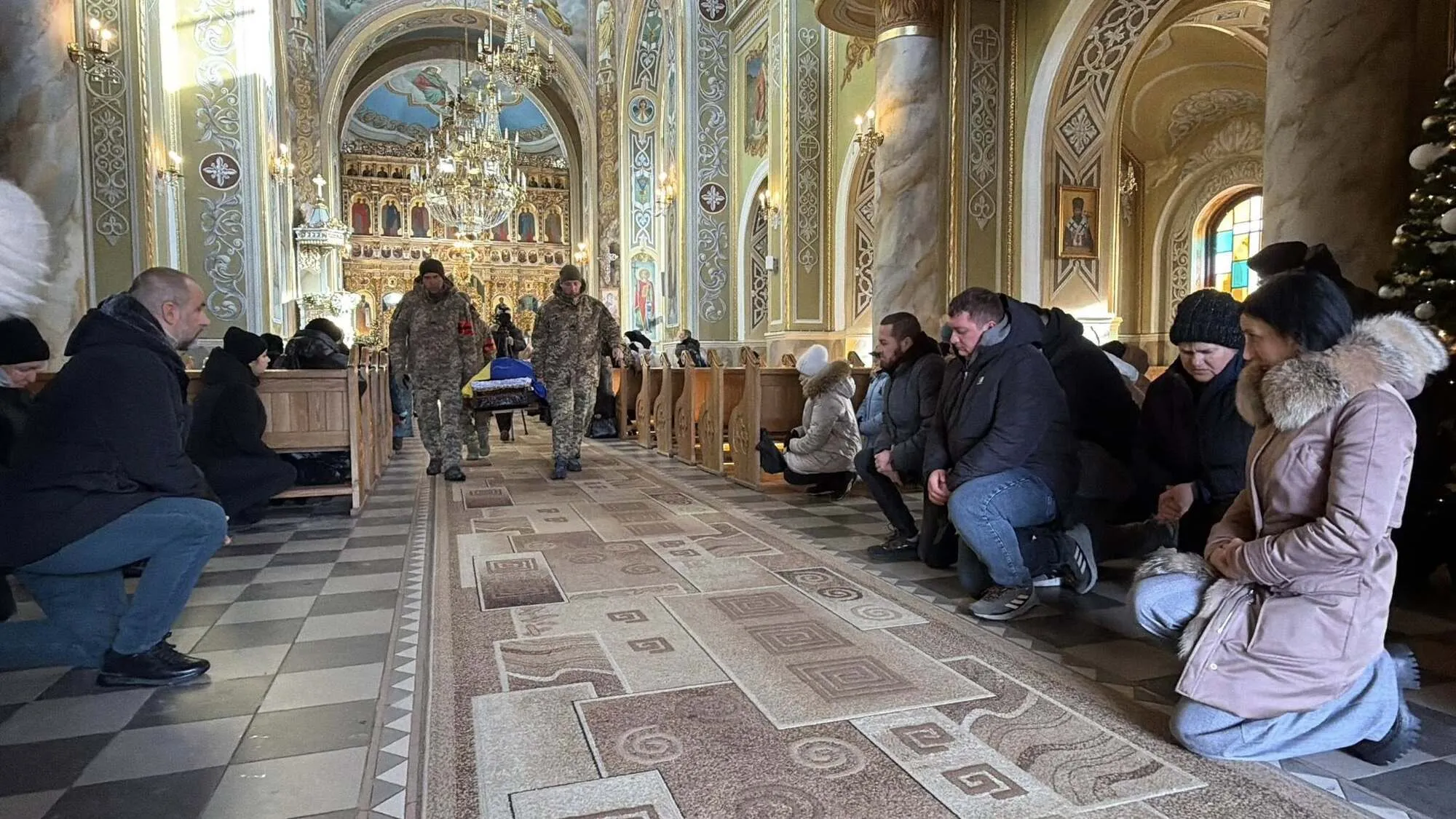 Два Героя: на Ивано-Франковщине попрощались с братьями, которые погибли на фронте. Фото