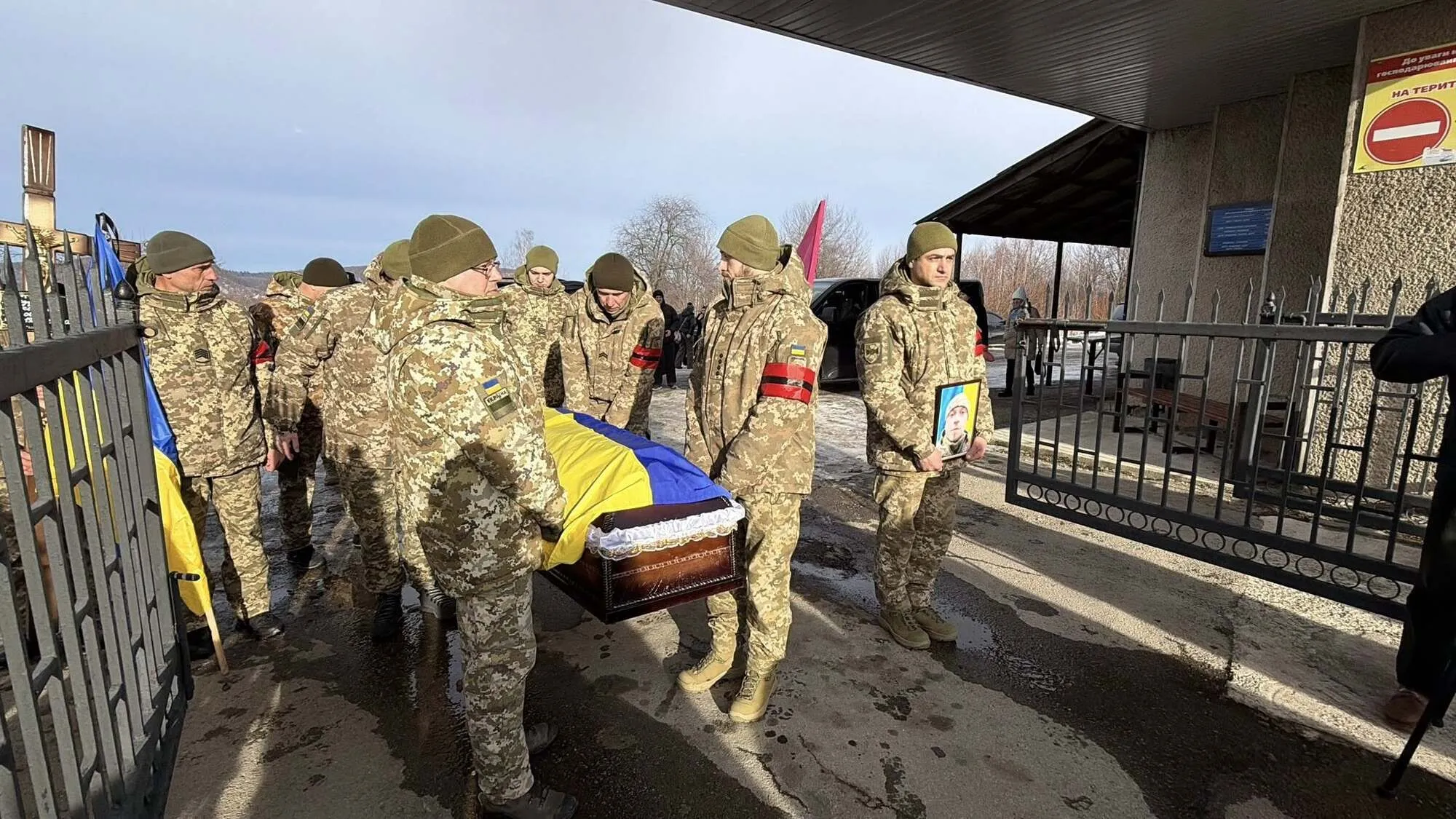 Два Героя: на Ивано-Франковщине попрощались с братьями, которые погибли на фронте. Фото