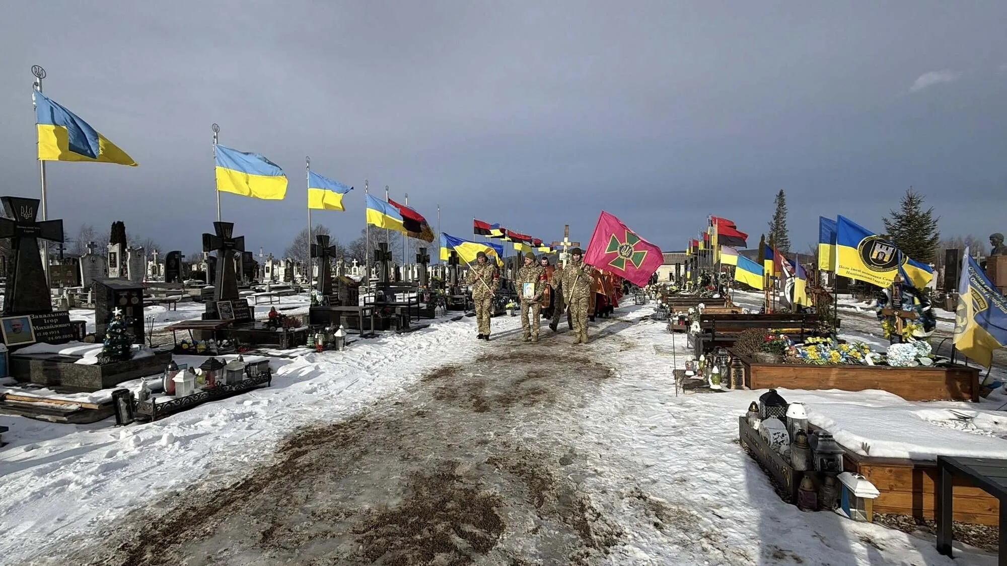 Два Героя: на Ивано-Франковщине попрощались с братьями, которые погибли на фронте. Фото