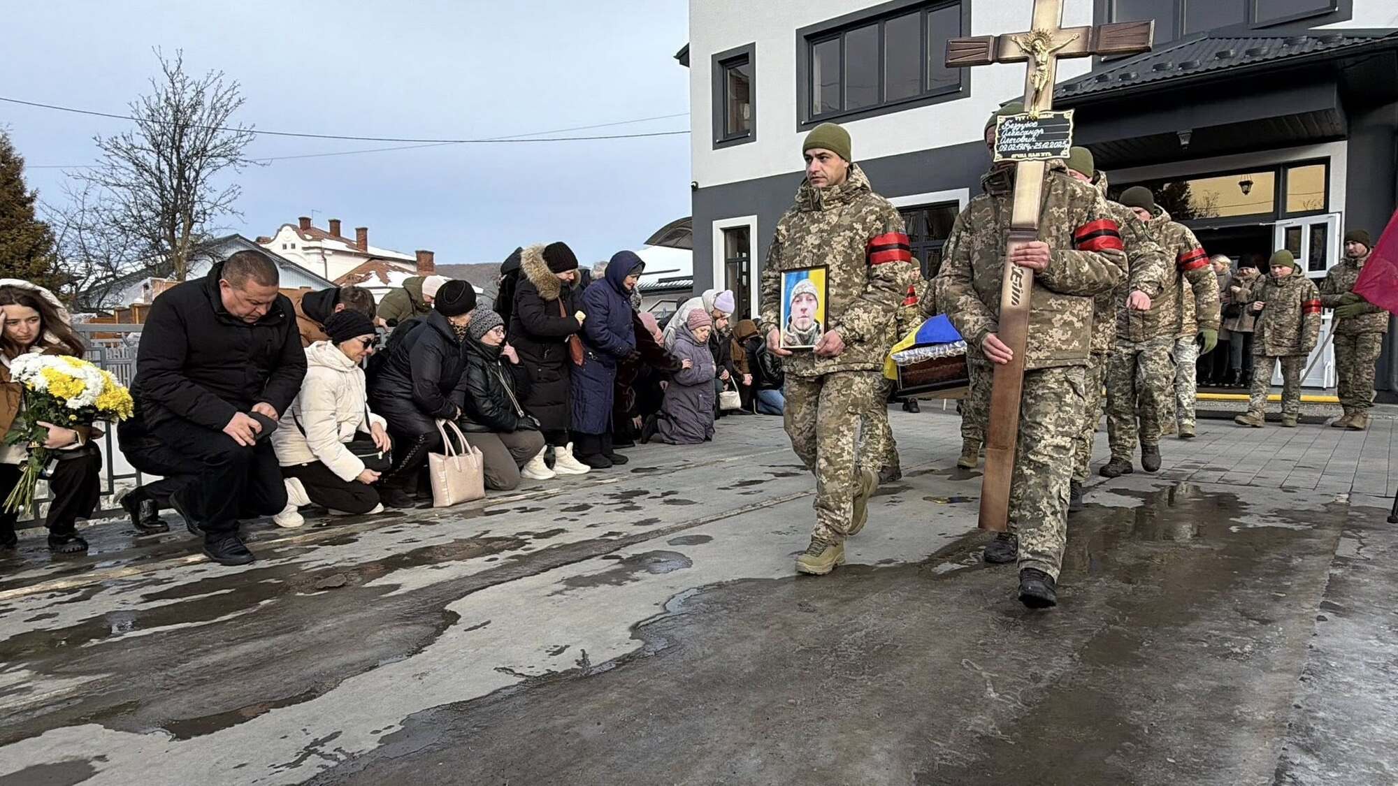 Два Героя: на Ивано-Франковщине попрощались с братьями, которые погибли на фронте. Фото