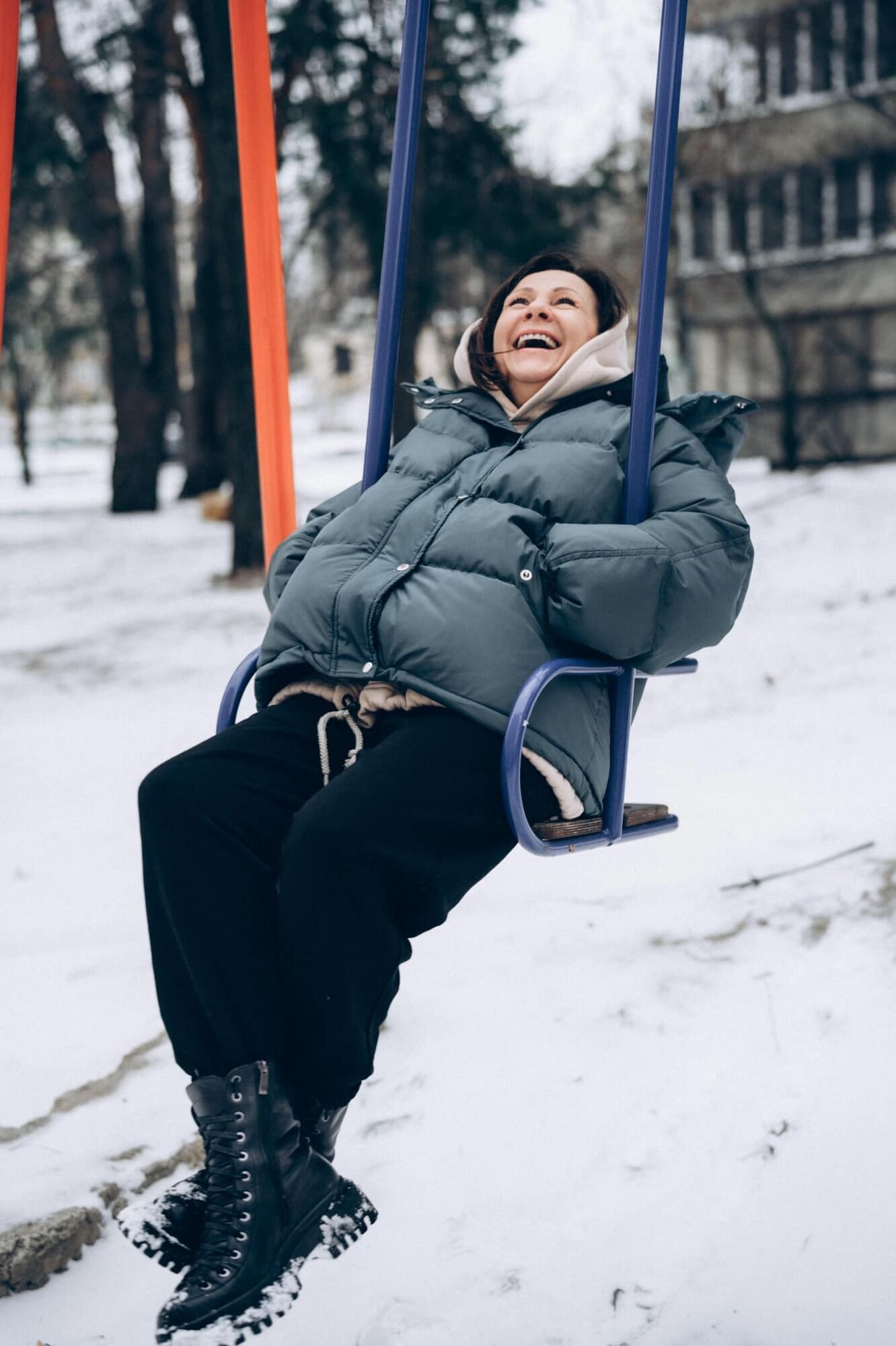 "Ми живемо всередині документального жаху". Олена Узлюк, один із найупізнаваніших голосів кіно, – про дубляж, війну та залаштунки гучного секс-скандалу