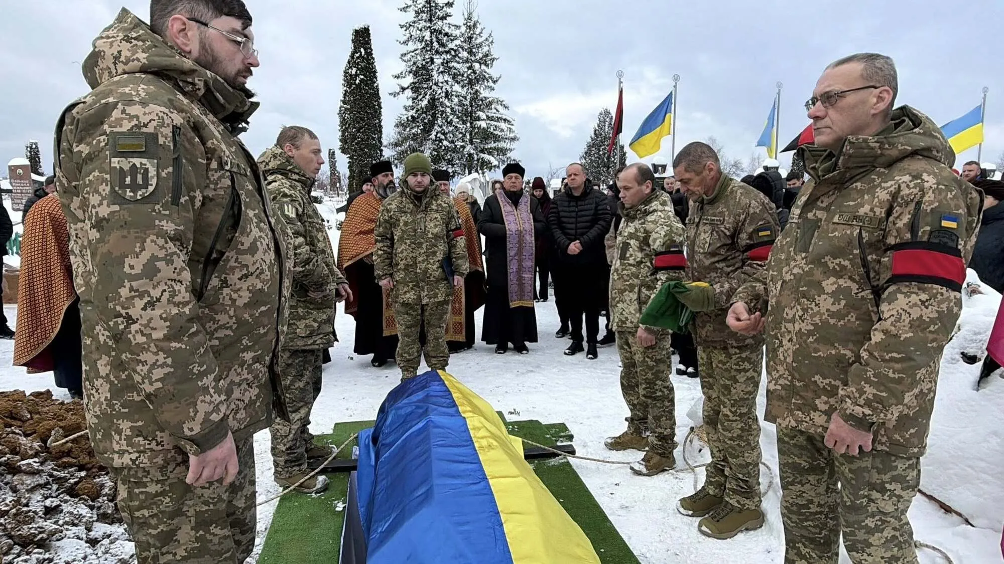 Два Героя: на Ивано-Франковщине попрощались с братьями, которые погибли на фронте. Фото