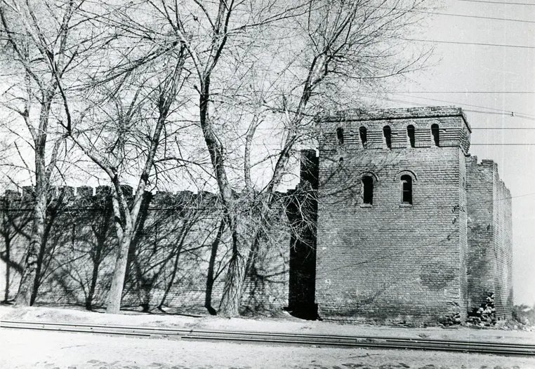 Стены и каменные башни вместо здания ЦИК: как выглядел Печерск в Киеве до начала 1980-х годов. Архивные фото