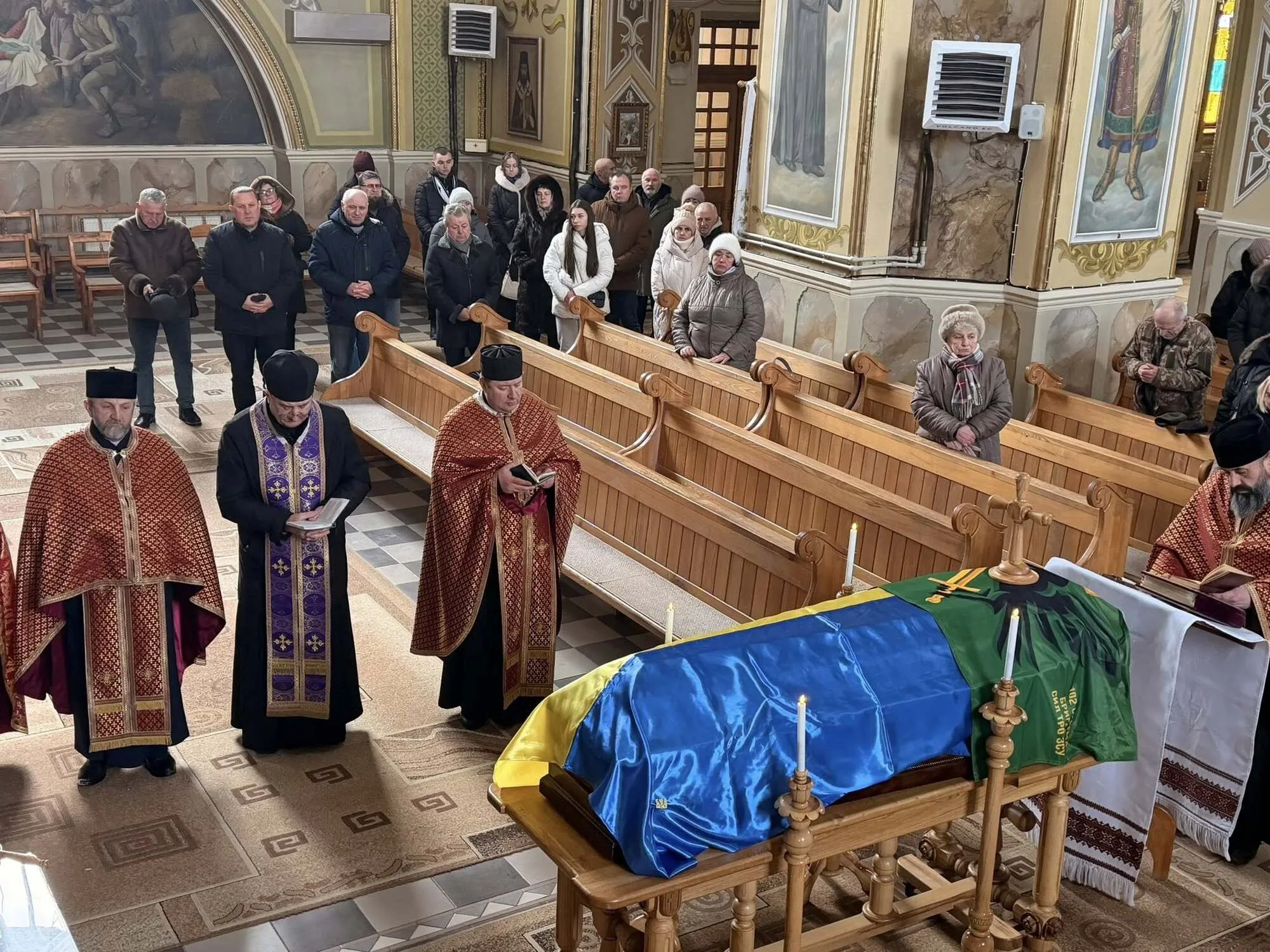 Два Героя: на Ивано-Франковщине попрощались с братьями, которые погибли на фронте. Фото