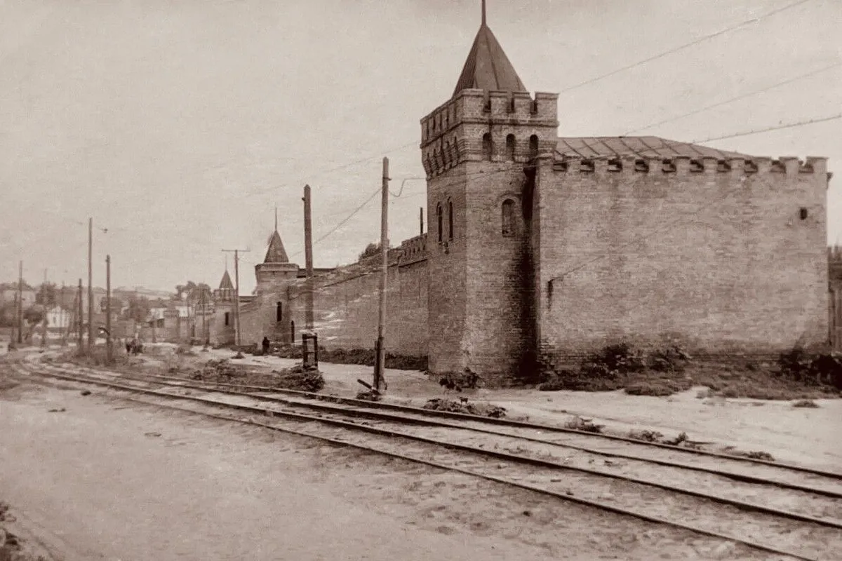 Стены и каменные башни вместо здания ЦИК: как выглядел Печерск в Киеве до начала 1980-х годов. Архивные фото