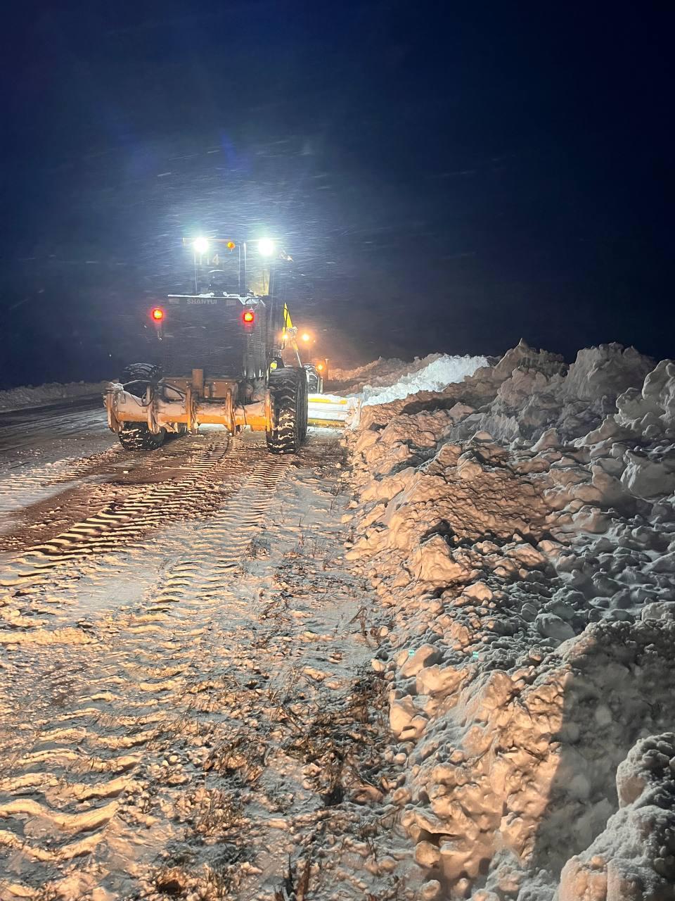 Зимова негода в Україні: у Мінрозвитку розповіли про ситуацію на дорогах державного значення