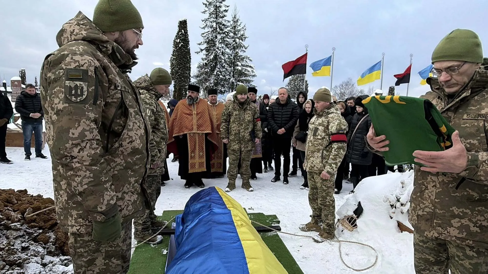 Два Героя: на Ивано-Франковщине попрощались с братьями, которые погибли на фронте. Фото