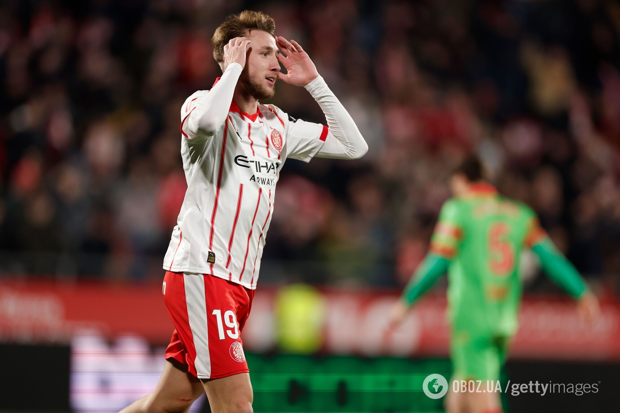 Футболист сборной Украины забил фантастический победный гол пяткой, "взорвав" овациями полный стадион в Испании. Видео