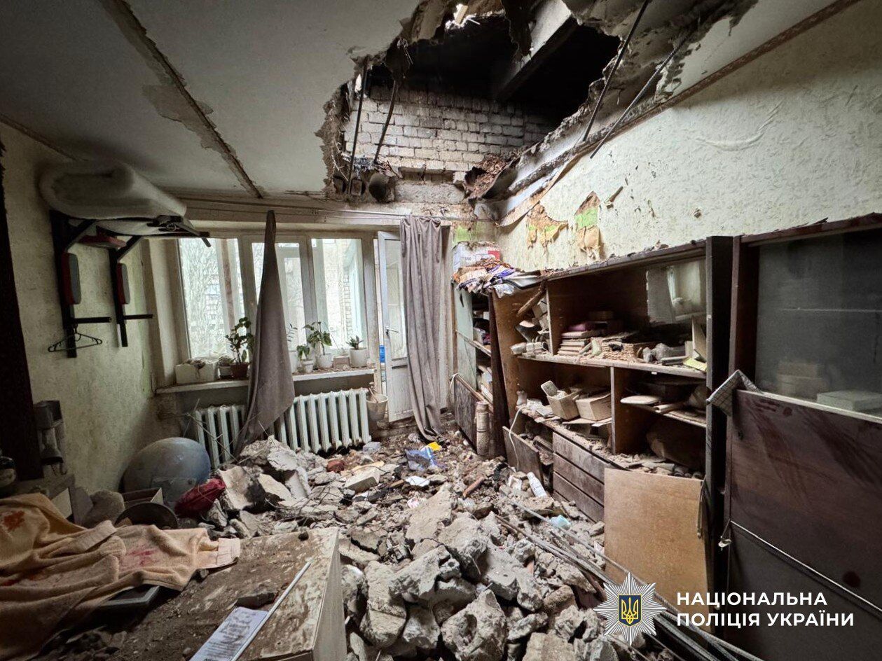 На Херсонщині через ворожі обстріли за добу постраждали шестеро осіб: поранені троє медиків