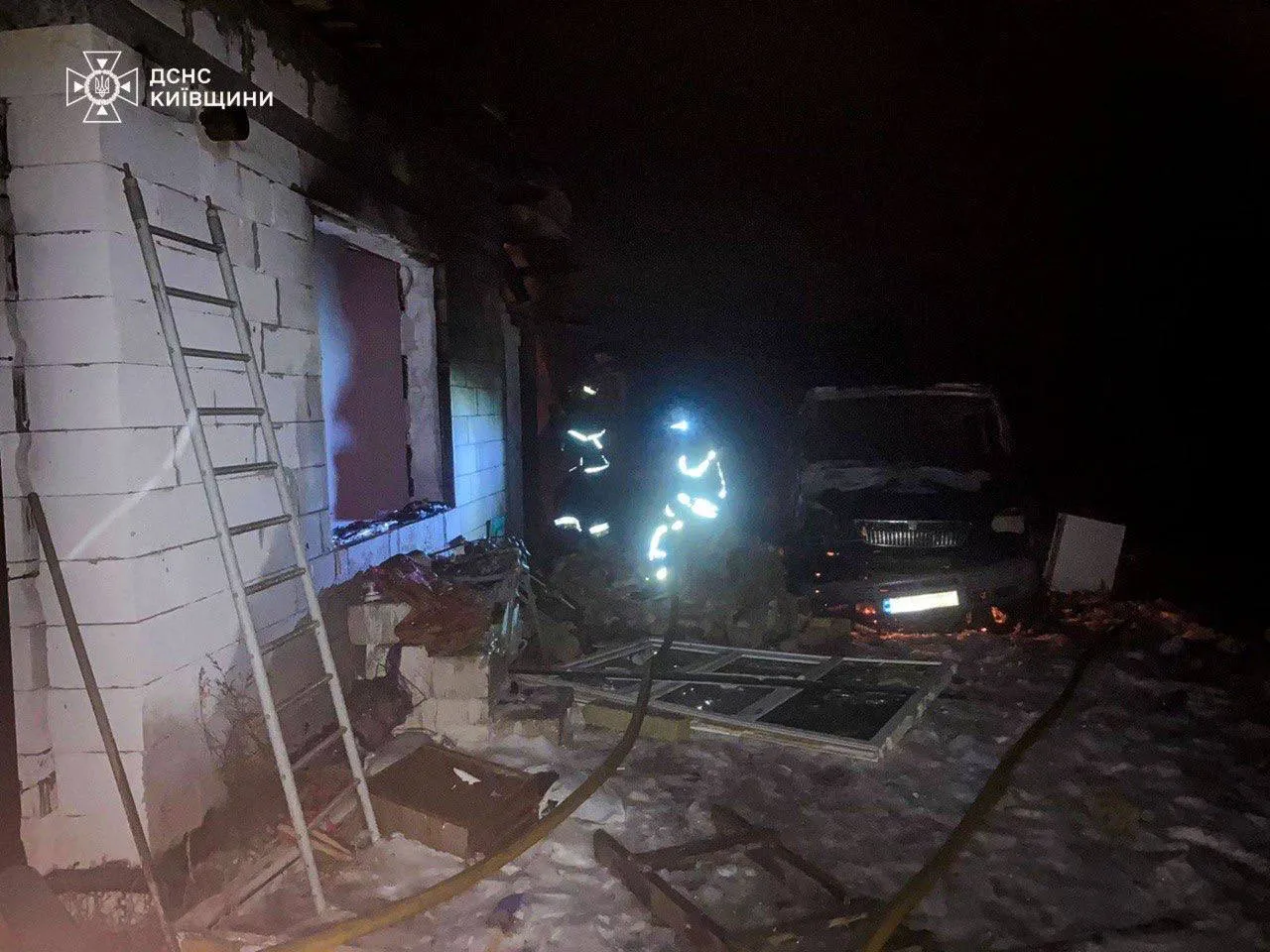 На Киевщине в доме взорвался газовый котел, пострадали дети. Подробности и фото