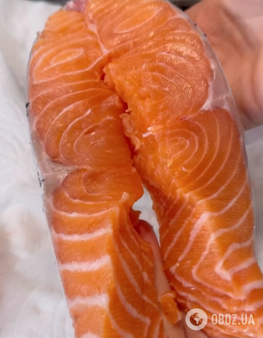 Как вкусно запечь лосось на апельсиновой "подушке": рецепт идеального блюда для обеда и ужина