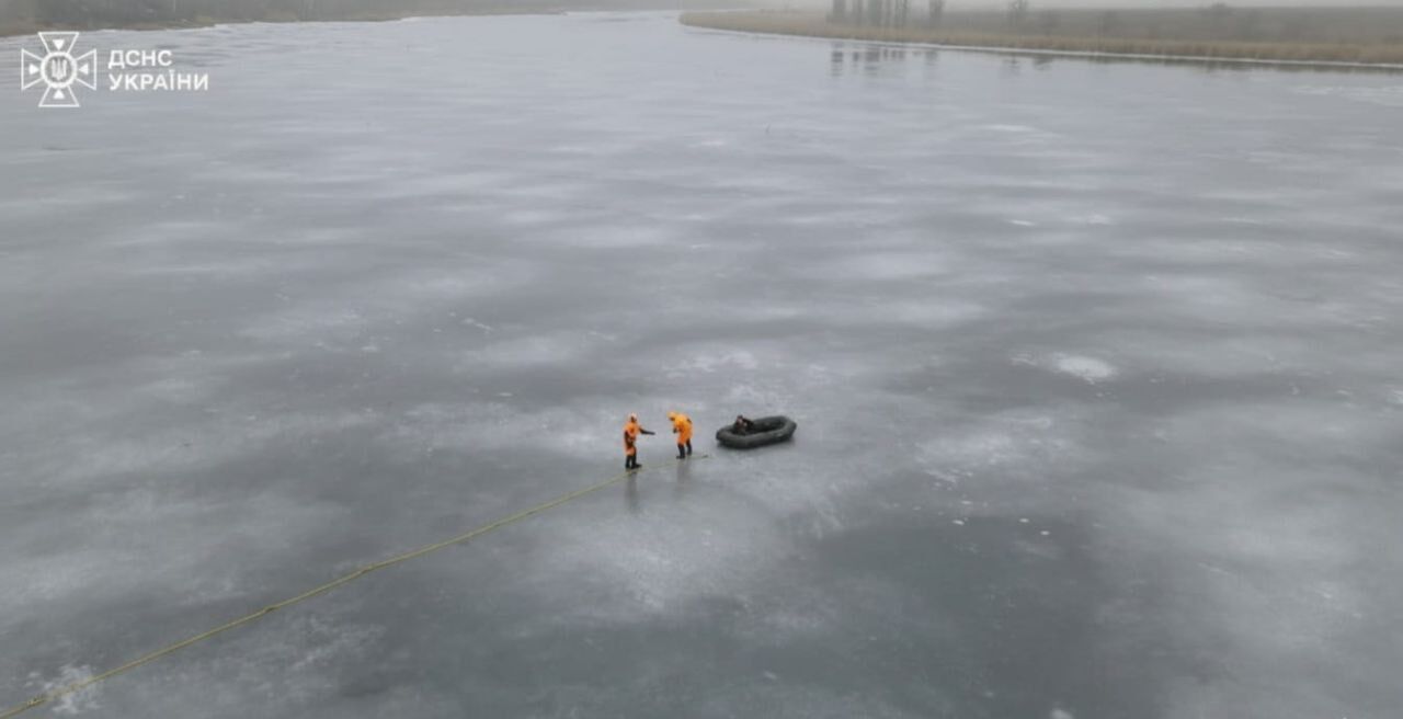 Лед – коварный: спасатели сказали, сколько людей погибли на водоемах Украины с начала 2026 года