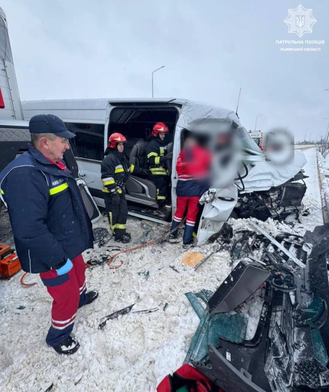 На Львівщині неподалік кордону сталась ДТП: є потерпілі. Фото