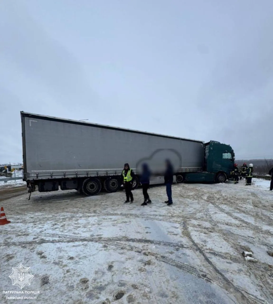 На Львівщині неподалік кордону сталась ДТП: є потерпілі. Фото