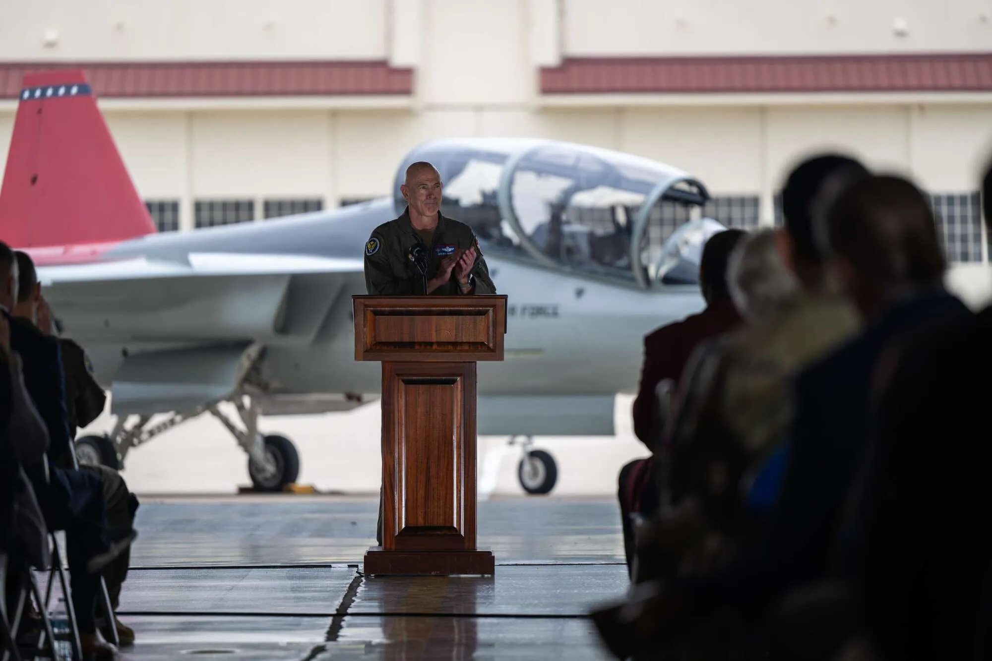 Мог производиться в Украине: в США сошел с конвейера первый самолет T-7A Red Hawk. Фото и видео