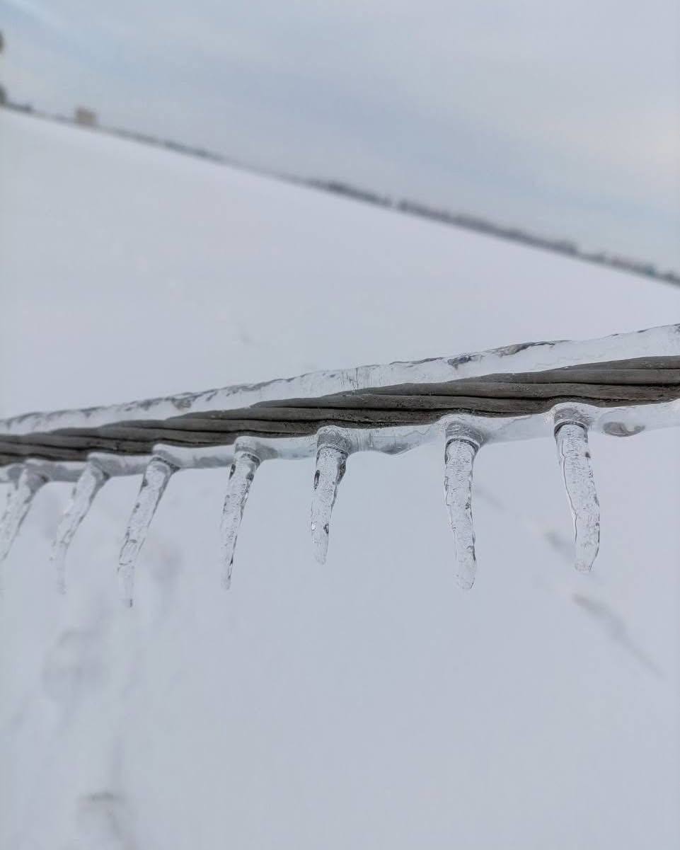 Львов засыпает снегом, в Харькове расчищают дороги: какие последствия непогоды в Украине. Фото, видео