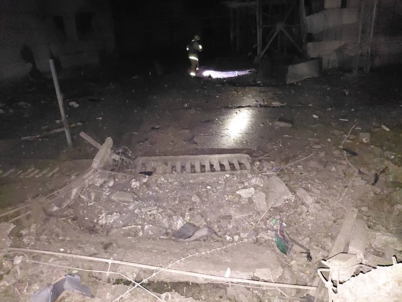 Росія атакувала Одесу: пошкоджено обʼєкт інфраструктури, є постраждалі. Фото