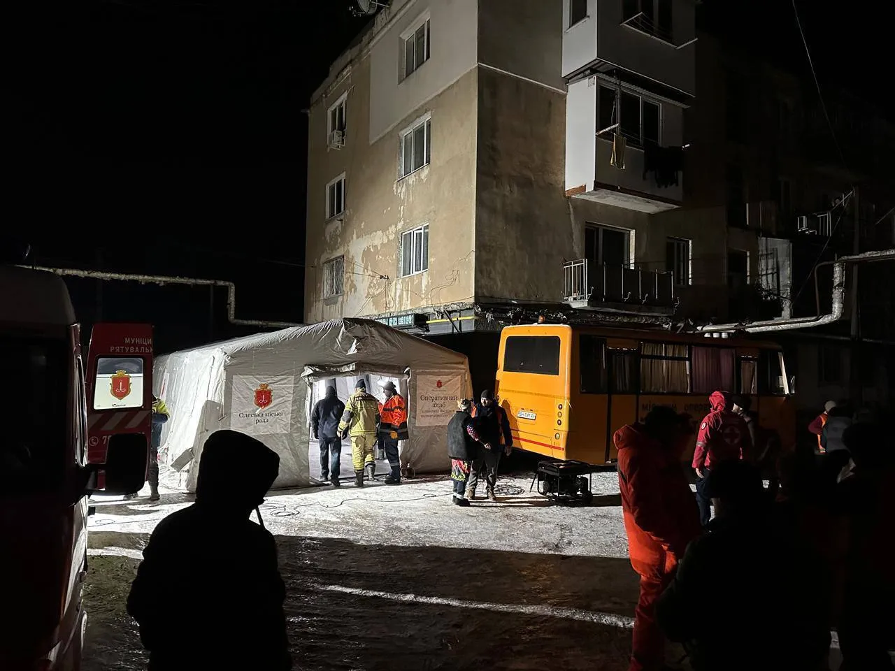 Росія атакувала Одесу: пошкоджено обʼєкт інфраструктури, є постраждалі. Фото