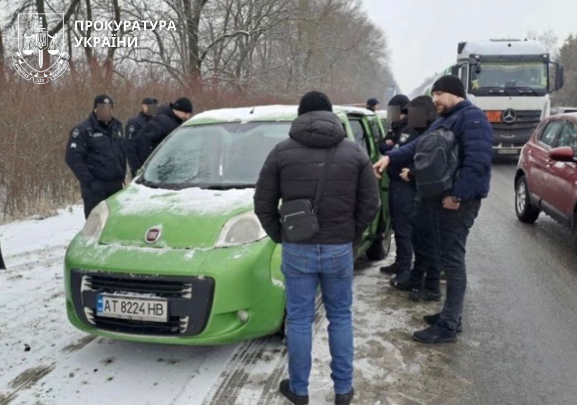 Почти 6 млн грн с 11 человек: в трех областях разоблачили каналы незаконной переправки уклонистов за границу. Фото и видео