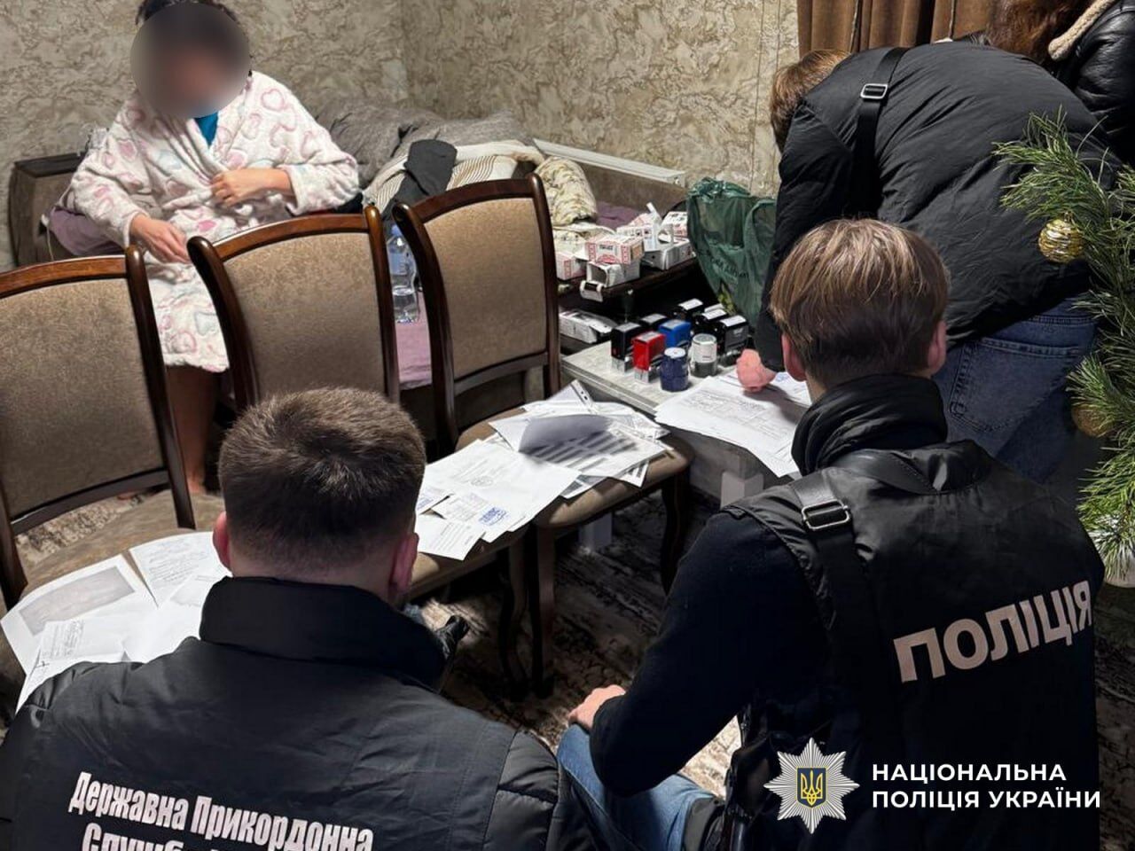 Почти 6 млн грн с 11 человек: в трех областях разоблачили каналы незаконной переправки уклонистов за границу. Фото и видео