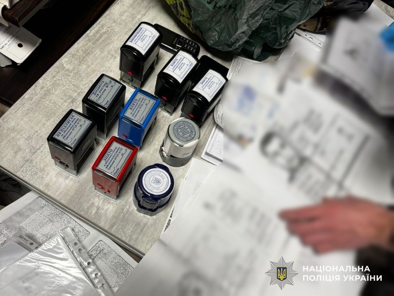 Почти 6 млн грн с 11 человек: в трех областях разоблачили каналы незаконной переправки уклонистов за границу. Фото и видео