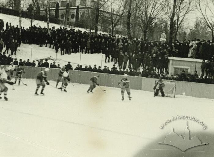 Зимний Львов: в сети показали атмосферные фото из прошлого века