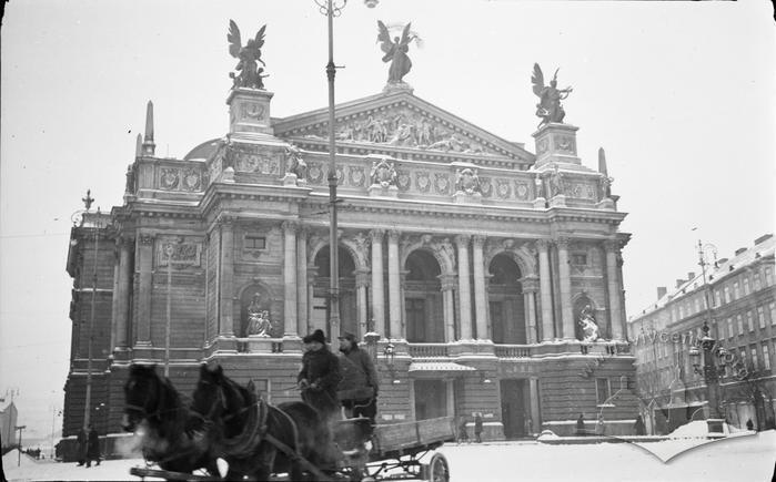 Зимний Львов: в сети показали атмосферные фото из прошлого века