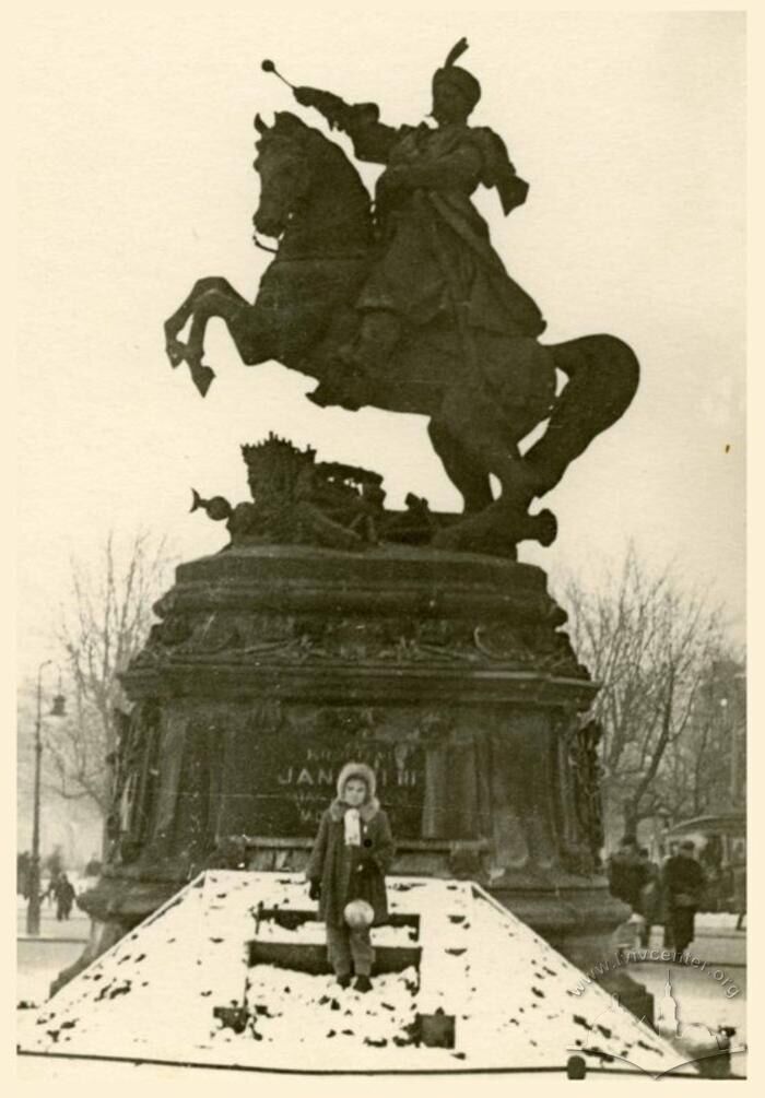 Зимний Львов: в сети показали атмосферные фото из прошлого века