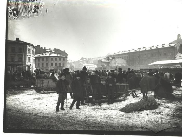 Зимний Львов: в сети показали атмосферные фото из прошлого века