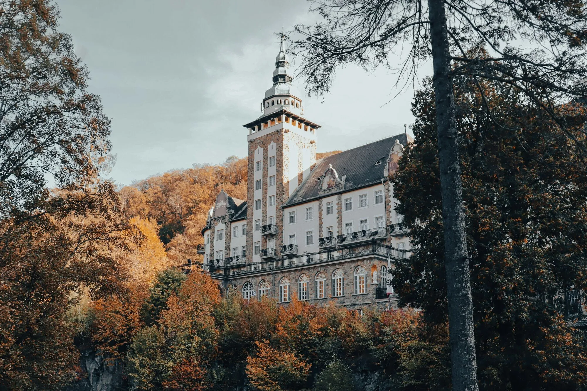 Дешевые, но интересные: города для доступного отдыха в Европе