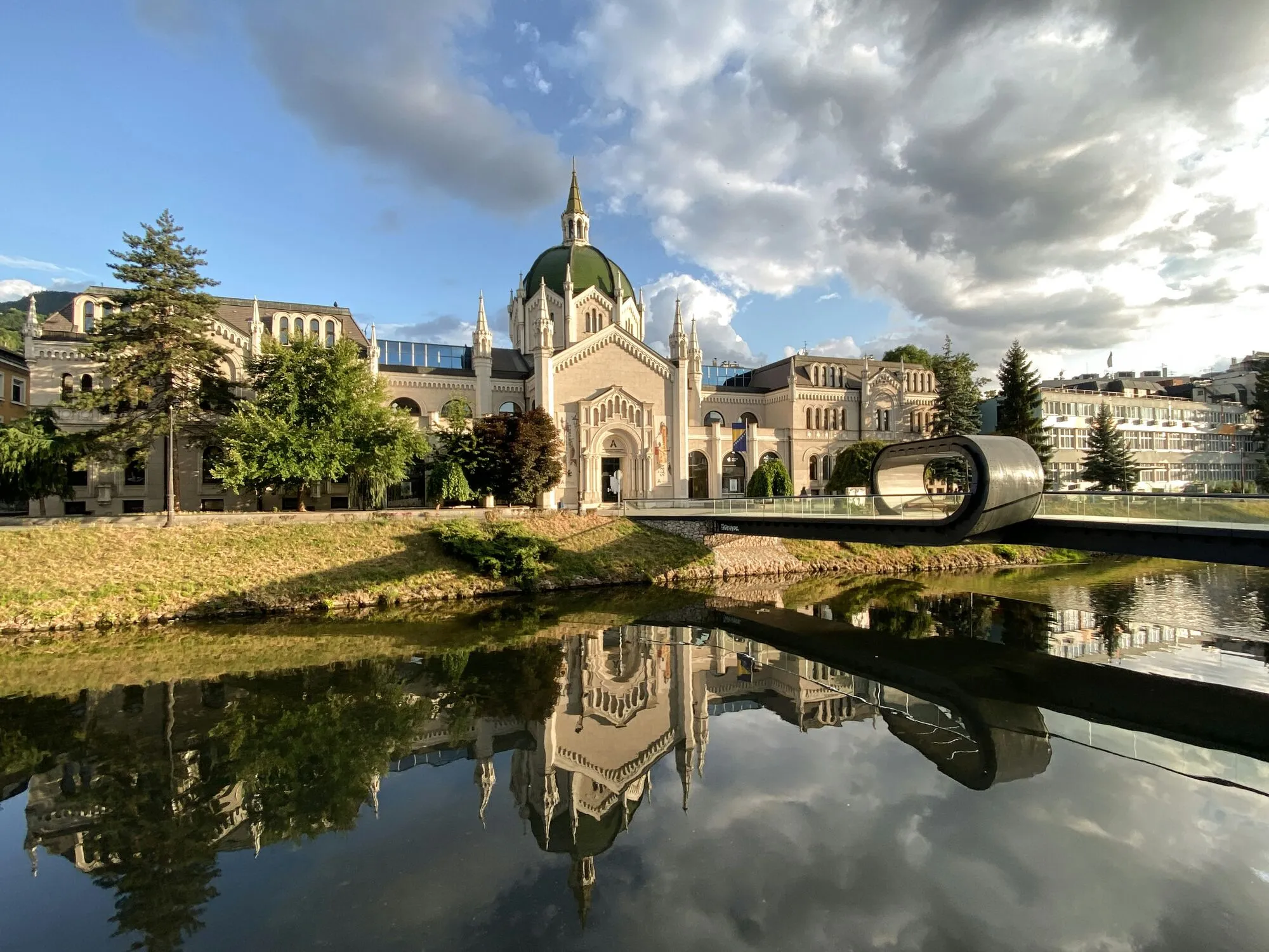 Дешевые, но интересные: города для доступного отдыха в Европе