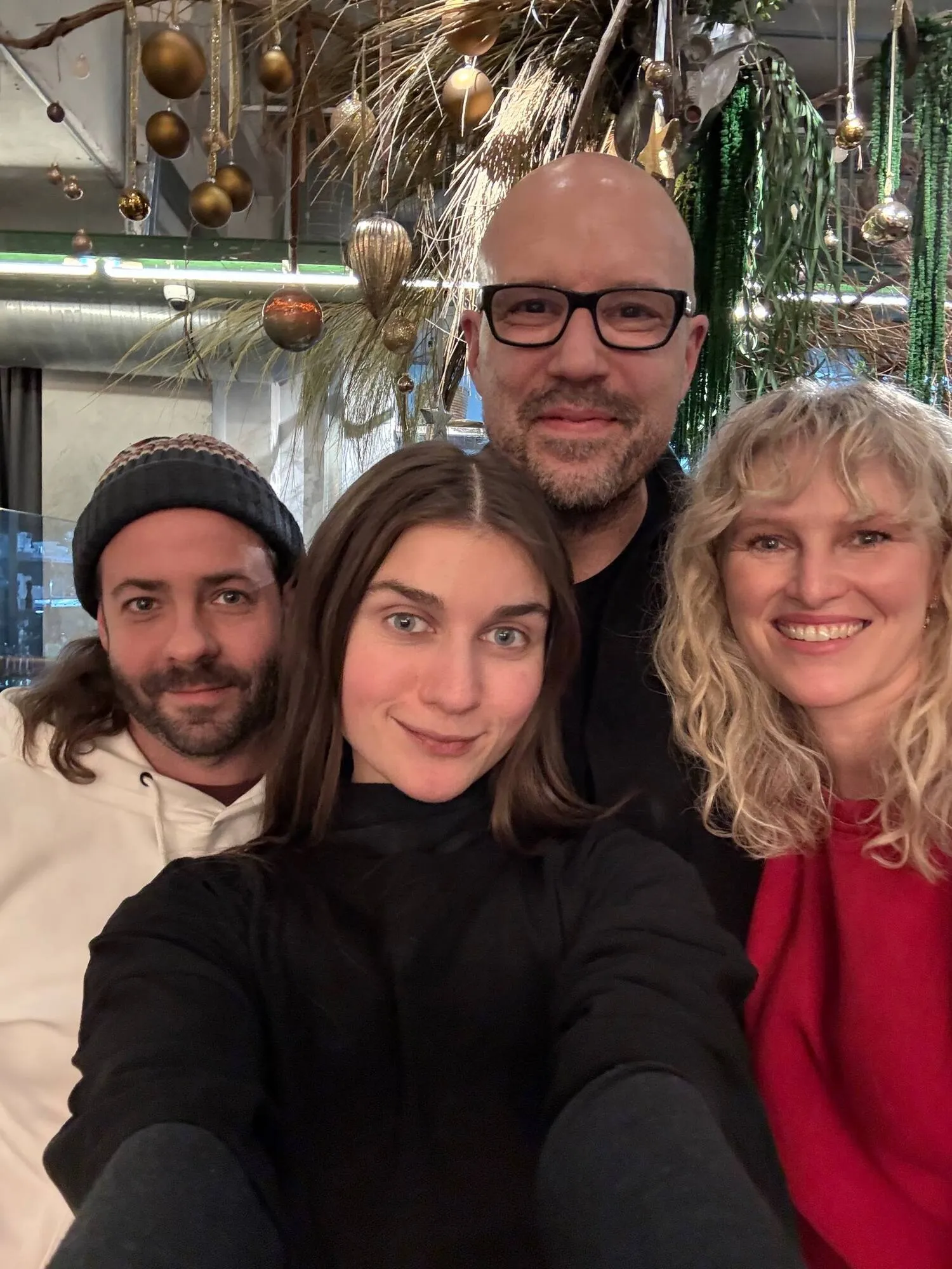 Після обстрілу вирішили залишитися ще на день: всесвітньо відомі музиканти приїхали в Україну та влаштували рейв на 4000 людей