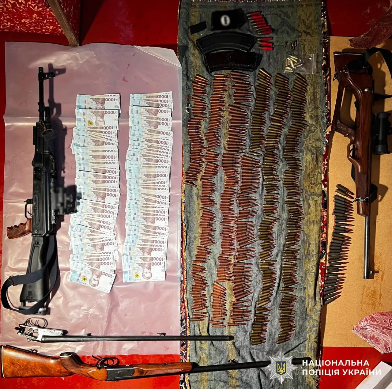 Мешканець Київщини організував "бізнес" із продажу зброї: вилучено цілий арсенал. Подробиці, фото та відео