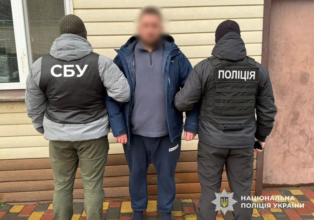 Мешканець Київщини організував "бізнес" із продажу зброї: вилучено цілий арсенал. Подробиці, фото та відео