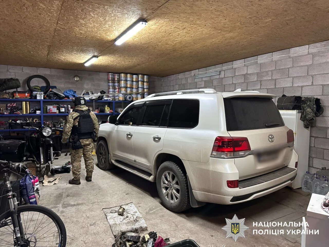 Мешканець Київщини організував "бізнес" із продажу зброї: вилучено цілий арсенал. Подробиці, фото та відео