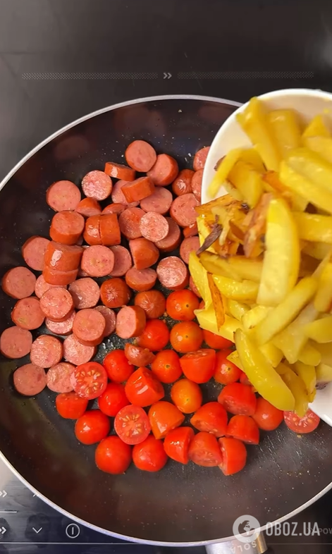 Жареный картофель с колбасками и сыром: делимся рецептом простого и сытного обеда