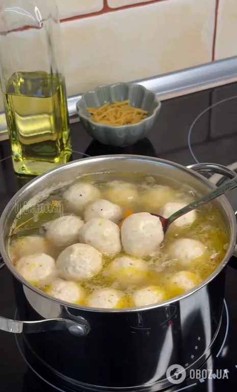 Улюблений суп із фрикадельками: як приготувати смачну й ситну страву для дітей і дорослих