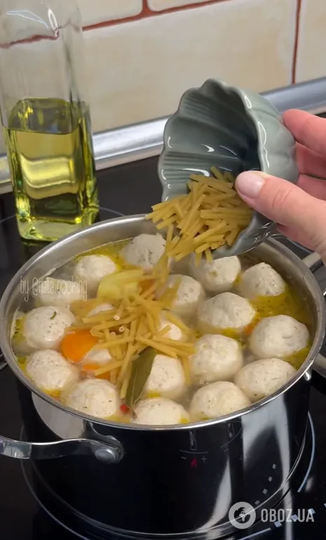 Улюблений суп із фрикадельками: як приготувати смачну й ситну страву для дітей і дорослих