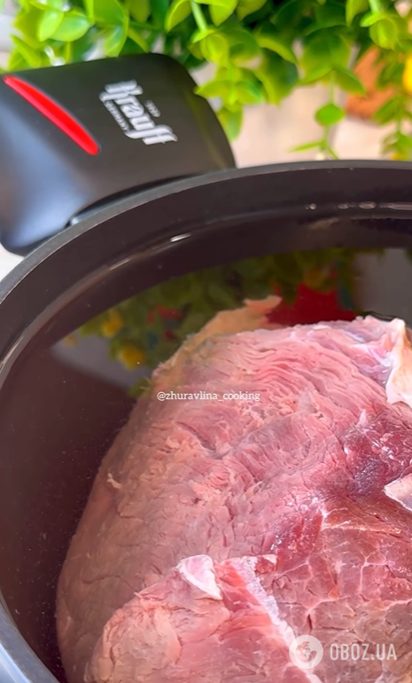 Яркий салат из овощей и мяса: готовится без майонеза