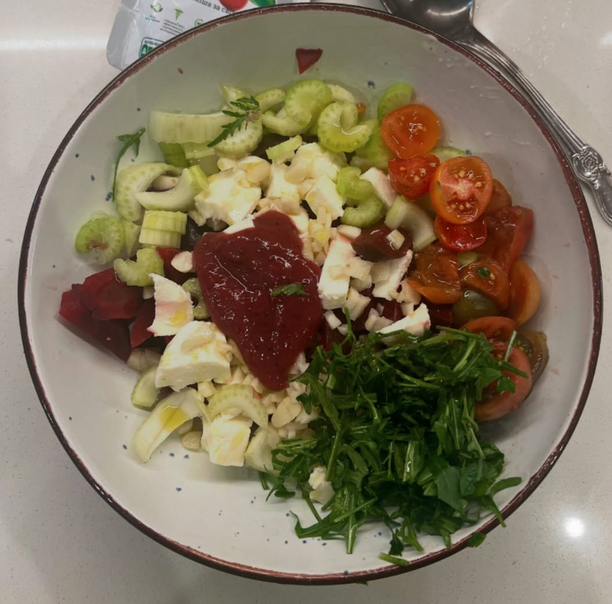 Салат из свеклы, который "включает" гены долголетия: рецепт самого полезного блюда от диетолога