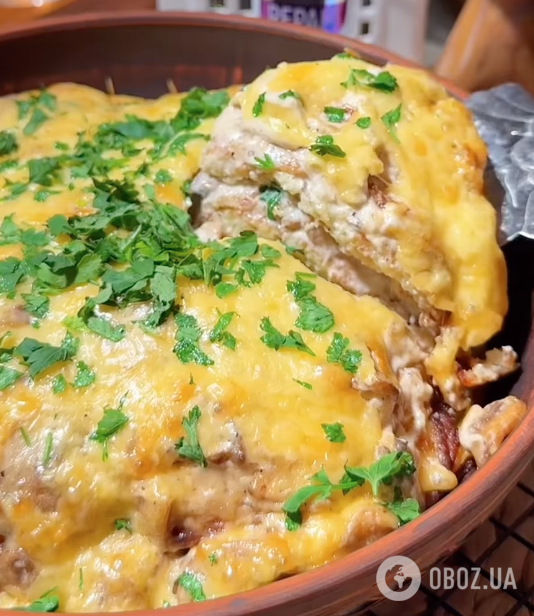 Смачніші, ніж смажені: запечені деруни з грибним соусом і сиром