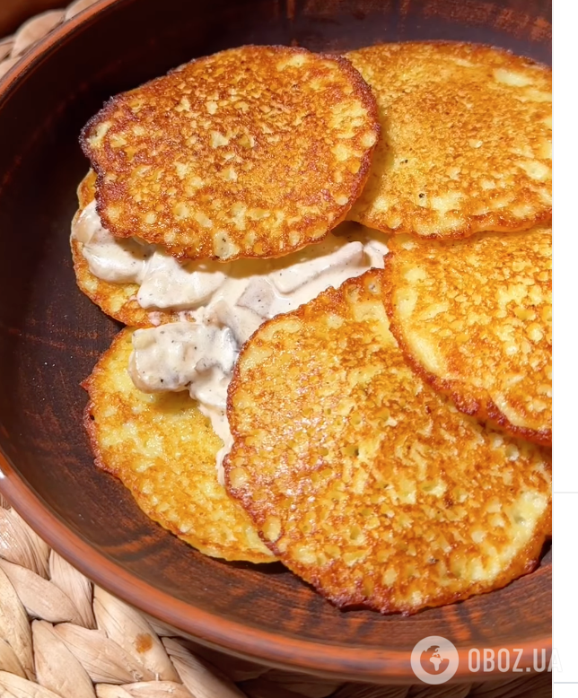 Смачніші, ніж смажені: запечені деруни з грибним соусом і сиром