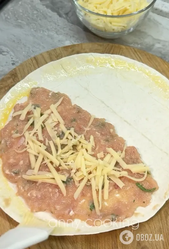 Соковиті, але не жирні чебуреки з лаваша з м'ясом і сиром за 5 хвилин: найледачіший рецепт