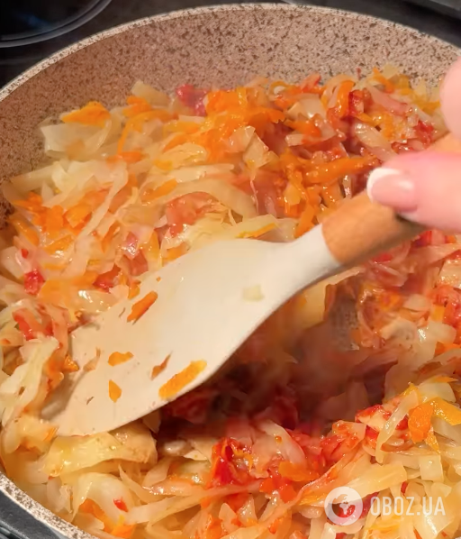 Як смачно приготувати тушковану капусту: ділимося рецептом бюджетної страви, яка сподобається всім