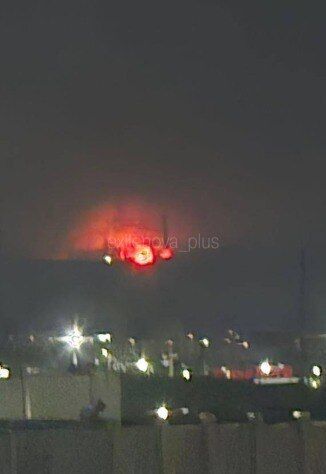 В Мариуполе взорвалась и горит крупная подстанция: в оккупированном городе пропал свет. Фото и видео