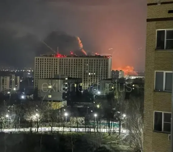 У Генштабі підтвердили ураження підприємства з виробництва БПЛА у Росії і низки цілей на окупованих територіях України. Фото і відео