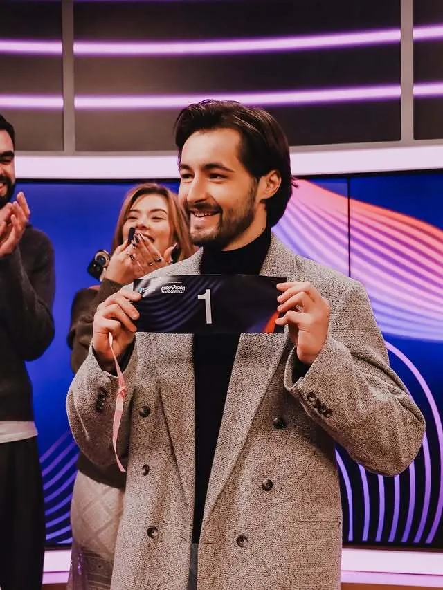 От успеха на "Голосе" до упреков в лицемерии: что стоит знать о десятом финалисте Нацотбора KHAYAT и как Тина Кароль "навредила" ему