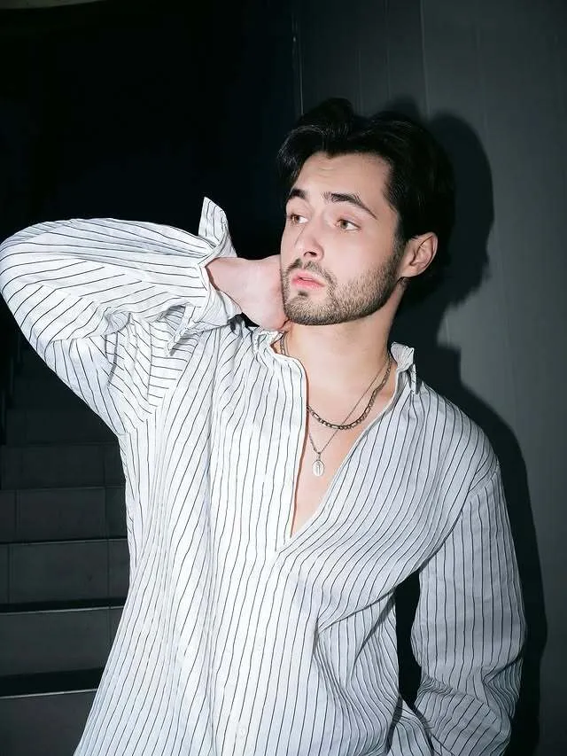 От успеха на "Голосе" до упреков в лицемерии: что стоит знать о десятом финалисте Нацотбора KHAYAT и как Тина Кароль "навредила" ему