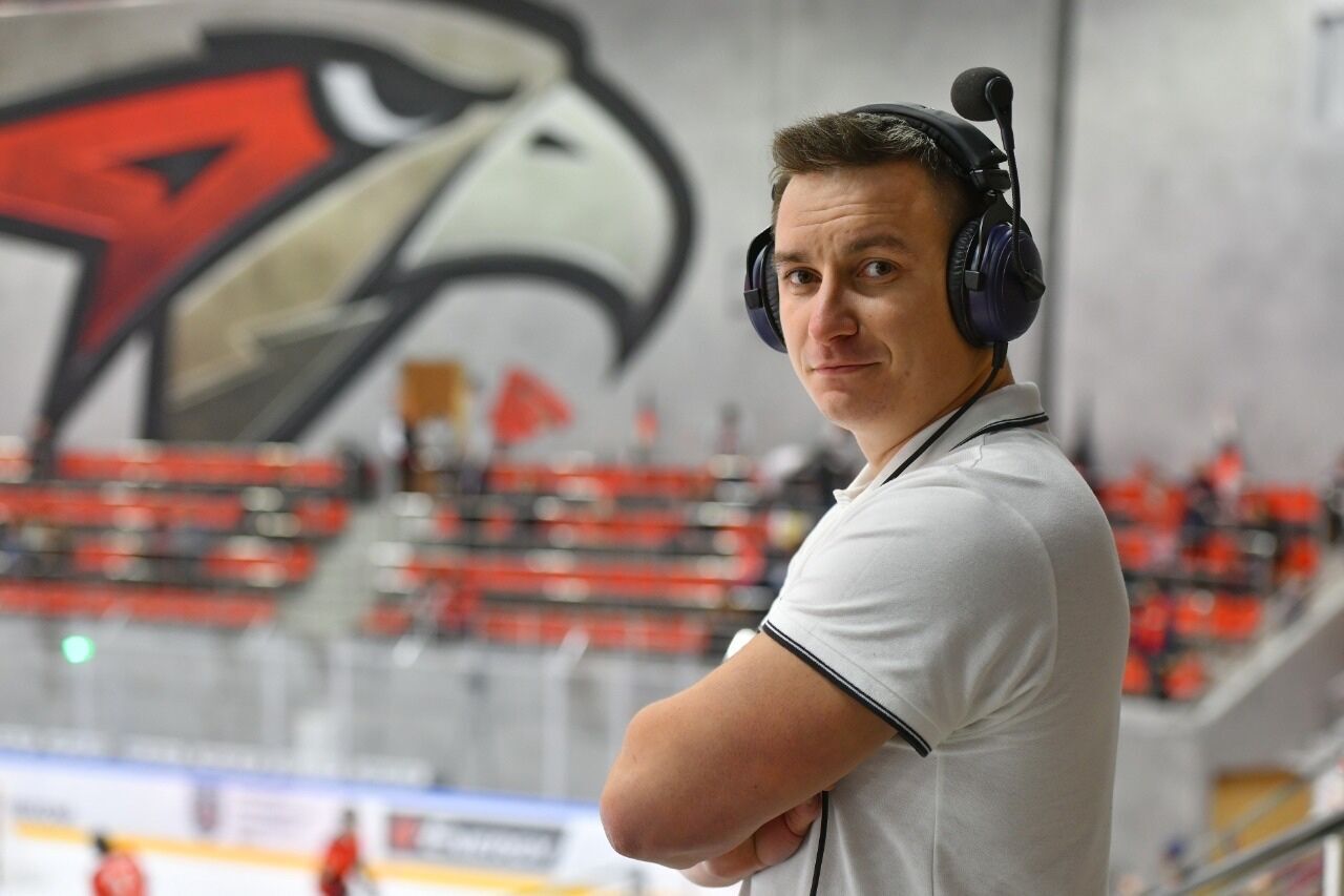 Российский комментатор на хоккее назвал казахстанцев "чебуродами" и поплатился. Видео